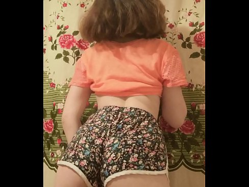 ❤️ Nena jove sexy despullant-se els pantalons curts davant la càmera ❤❌ Vídeo de sexe al ca.pornhdvideos.ru ﹏